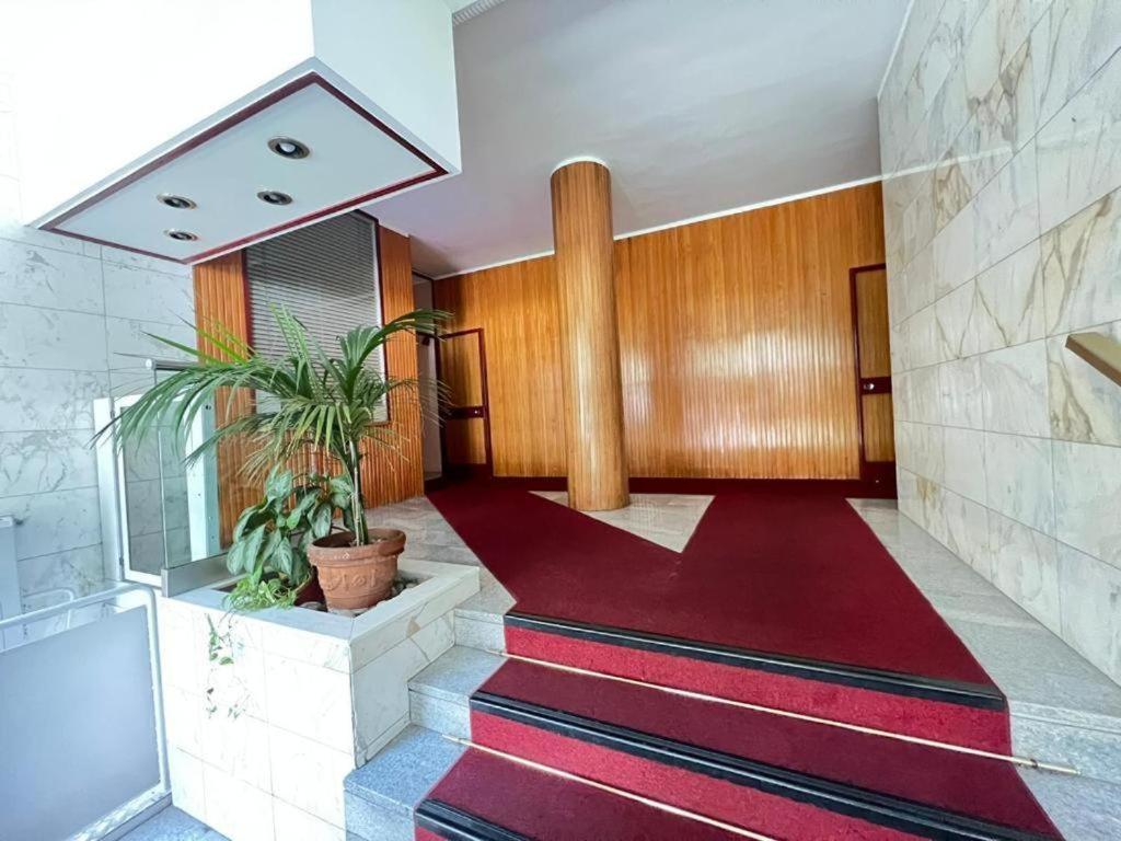 Home Fr Milánó Kültér fotó